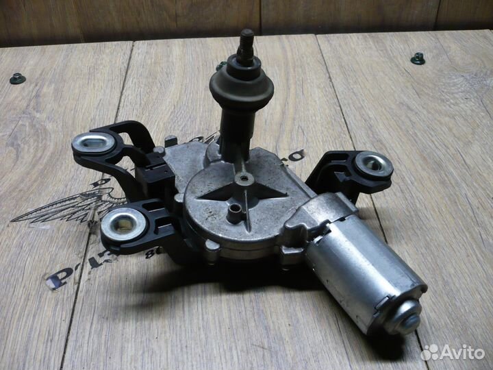 Моторчик стеклоочистителя двери багажника VW Polo