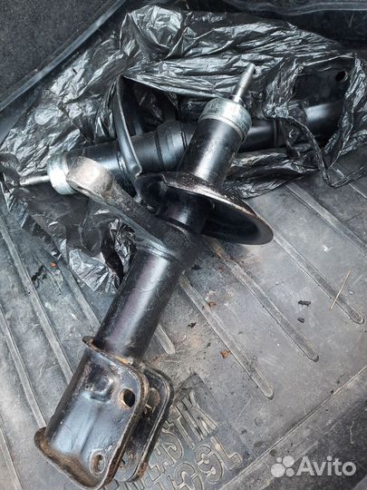 Продаю стойки на. LADA2114