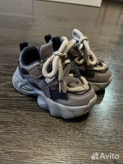 Кроссовки детские 24 размер