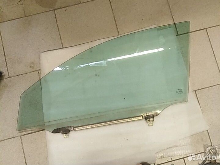 Стекло Toyota avensis 2