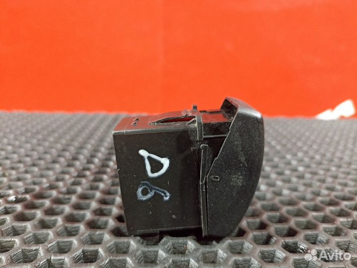 Кнопка освещения за кабиной