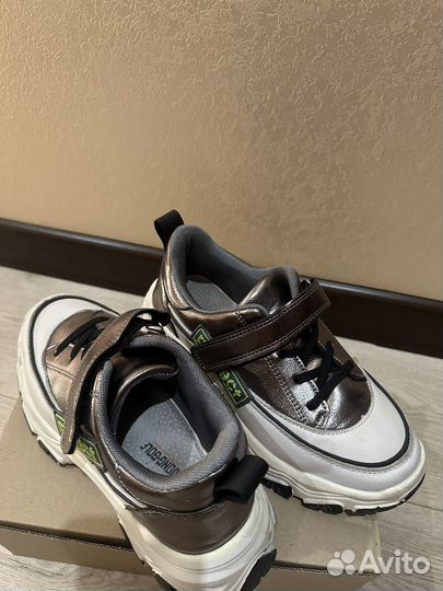 Кроссовки для девочки