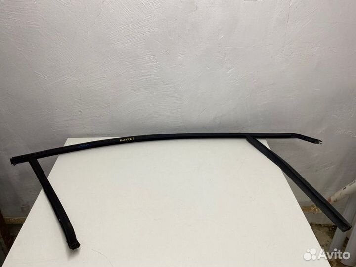 Уплотнитель стекла двери Ford Mondeo Iv 2007-2015