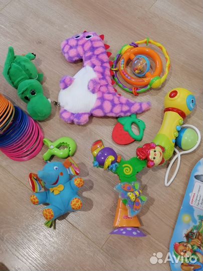 Развивающие игрушки для малышей пакетом