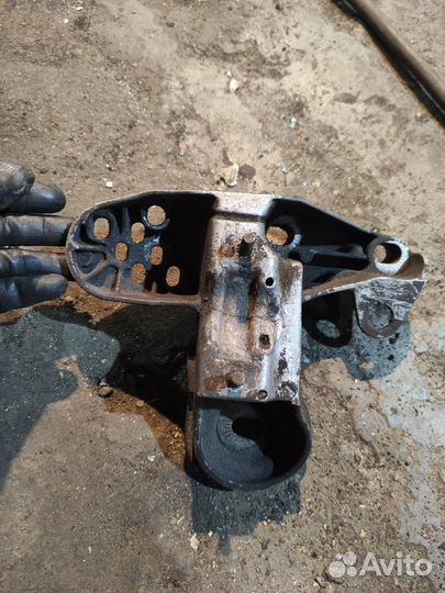 Кронштейн опоры двигателя правый audi a4b5