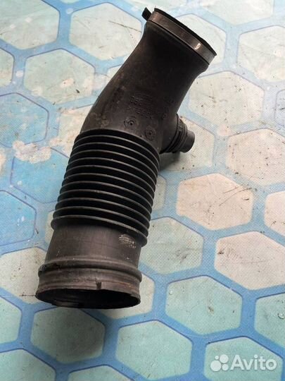 Патрубок воздушного фильтра 06E129629E