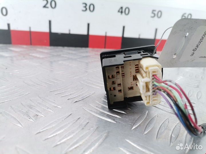 Кнопка (выключатель) Toyota Hilux 7 2008