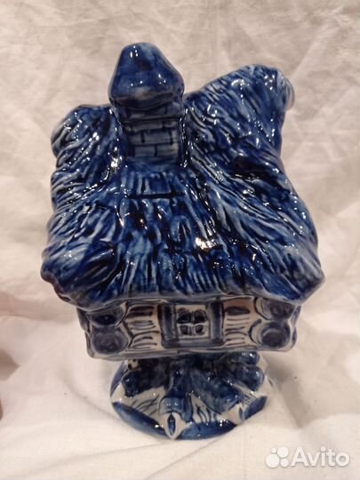 Избушка на курьих ножках гжель