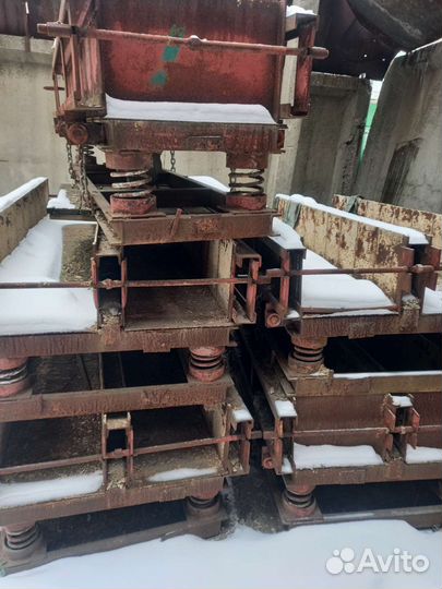 Вибропресс для производства блоков теплостен