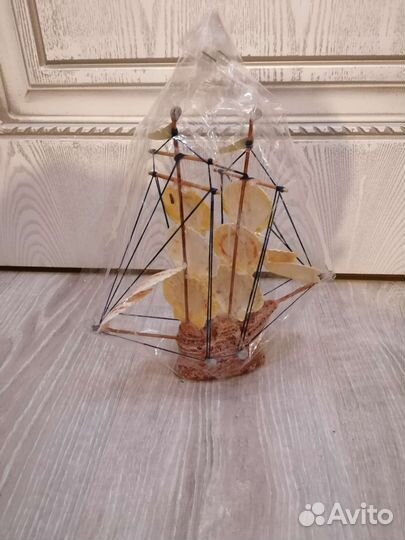 Корабль из ракушек сувенир