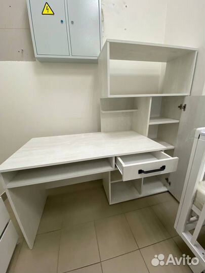 Стол письменный с пеналом прима