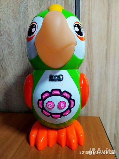 Обучающий говорящий попугай и Пони