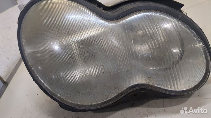 Фара (передняя) правая Mercedes C W203, 2001