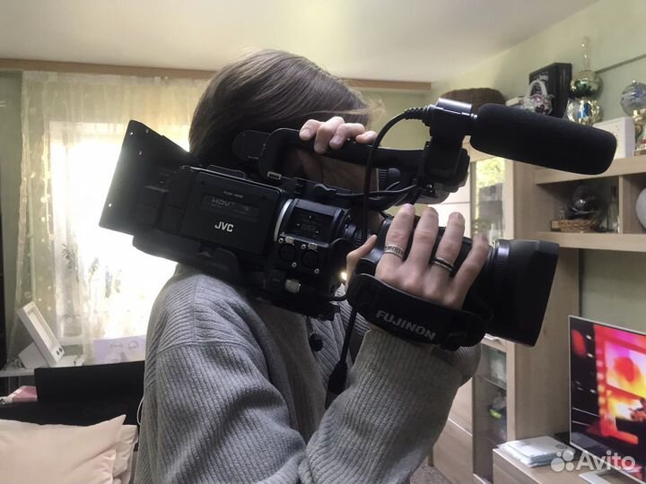 Видеокамера JVC GY -HD 111+штатив+аксессуары