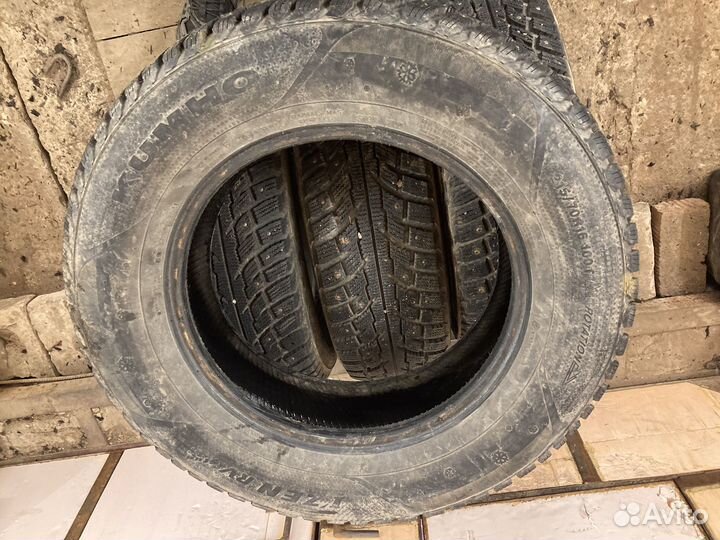 Kumho I'Zen RV Stud KC16 215/70 R16