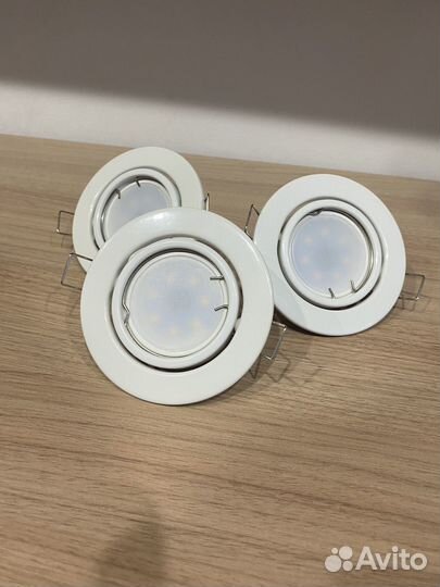 Точечные встраиваемые светильники белые