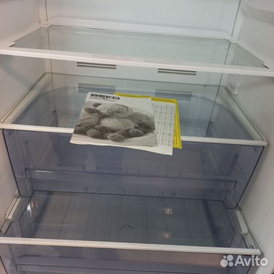 Холодильник с морозильной камерой. Доставка