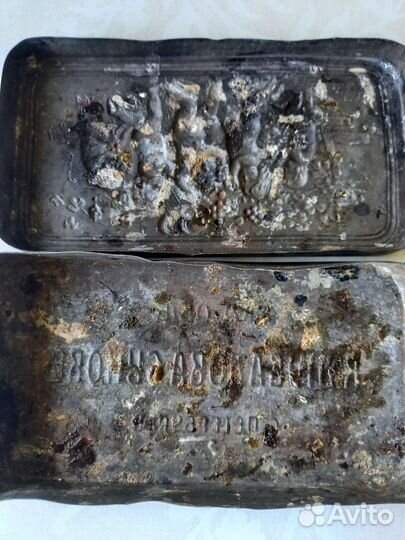 Старинная жестяная коробочка