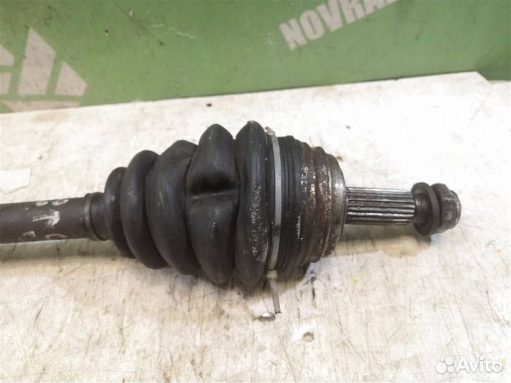 Полуось передняя левая Фольксваген Гольф 3 Венто