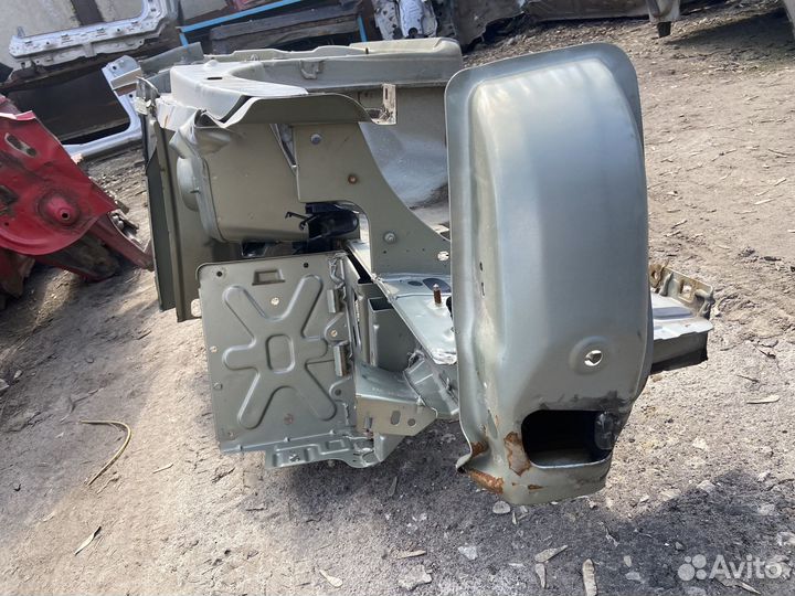 Четверть передняя левая c порогом LADA Largus