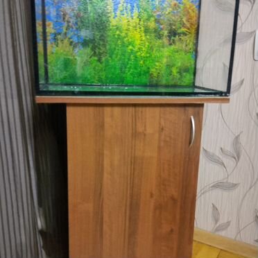 Аквариум с тумбой, рыбками и всем содержимым
