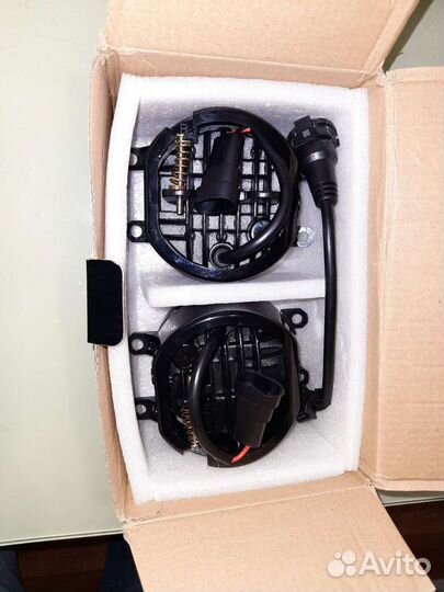 Продам противотуманные фары для Toyota Camry новые