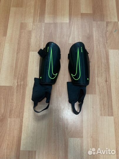 Футбольные щитки