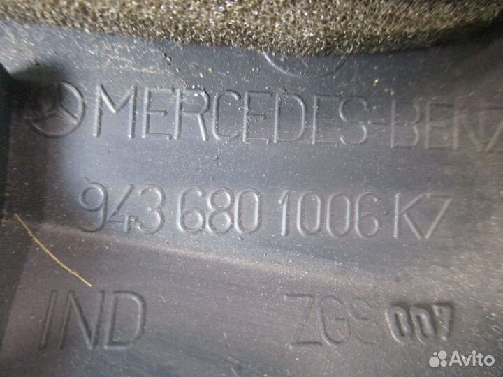 Накладка торпедо боковая правая Mercedes-Benz A943