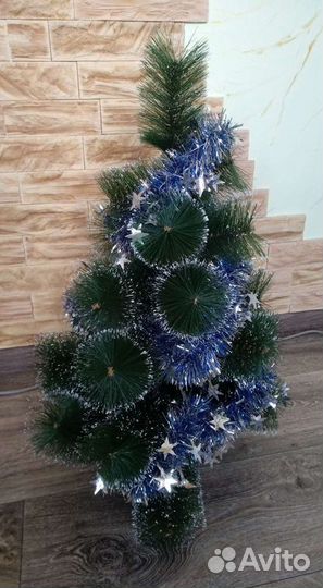 Ёлка искусственная и гирлянды