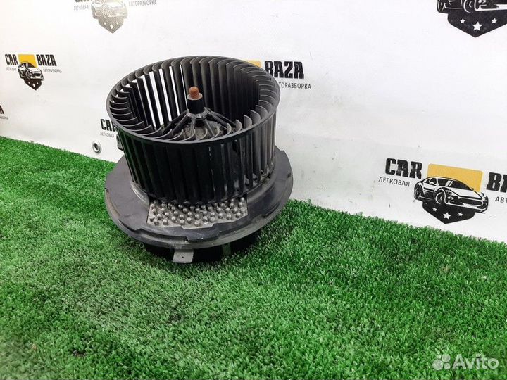 Моторчик отопителя Volkswagen Golf