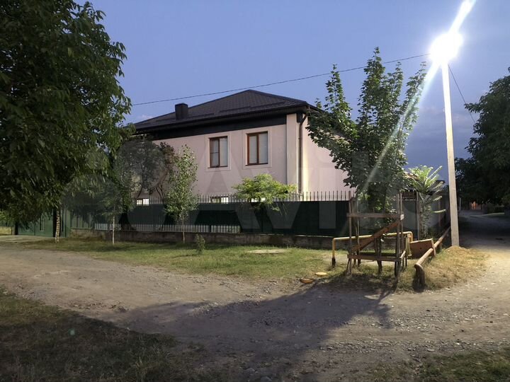 Дом 260 м² на участке 7,6 сот.