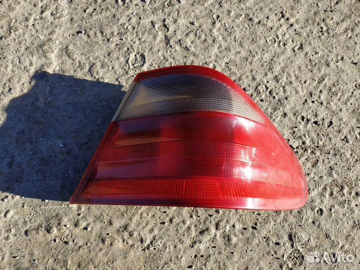 Фонарь задний правый наружный Mercedes CLK 208
