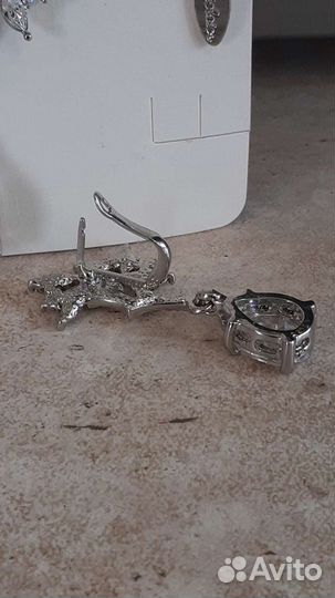 Колье и серьги новые
