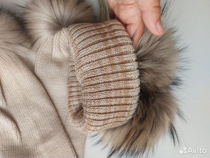 Новая шапка Чебурашка - два пумпона + шарф