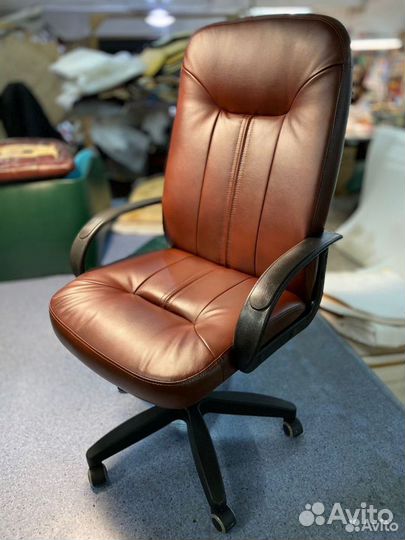 Офисное кресло