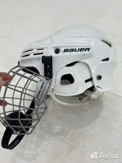 Хоккейный шлем