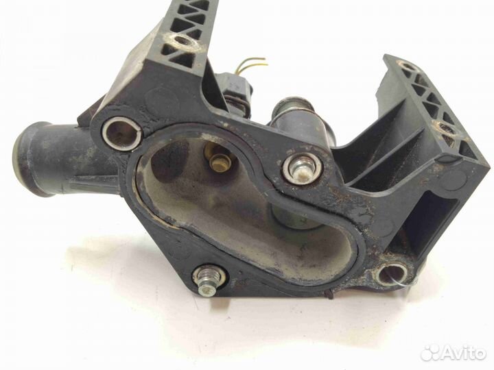 Фланец (тройник) системы охлаждения Ford C-Max 2