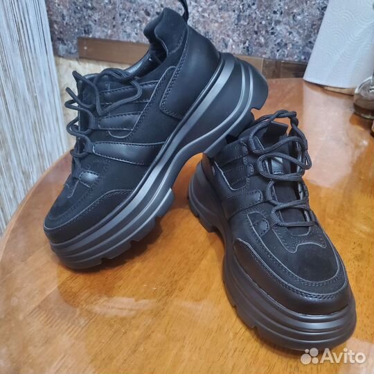 Кроссовки женские 38 размер черные