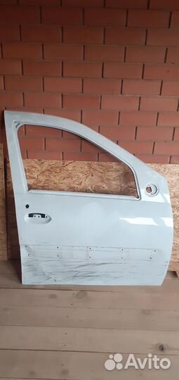 Правая передняя дверь на лада ларгус