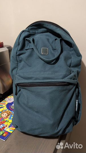 Рюкзак и спортивная бутылка