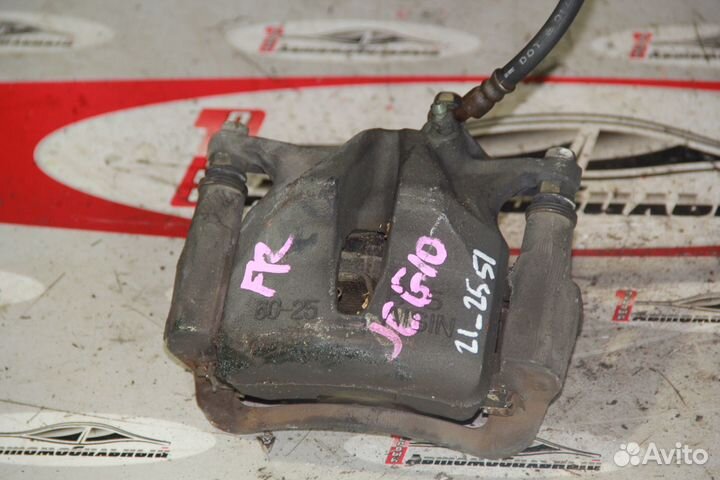 Суппорт перед право c Toyota Crown JZS171 1JZ-FSE