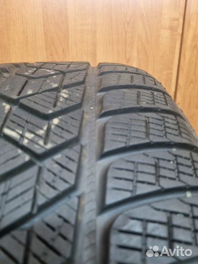 Pirelli Scorpion Winter RFT 255/55 R18