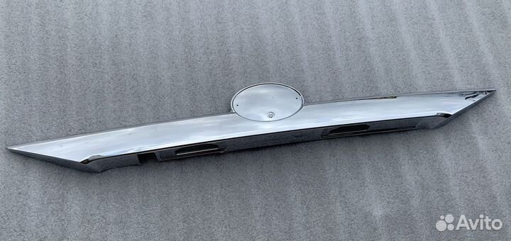 Накладка крышки багажника Camry V50