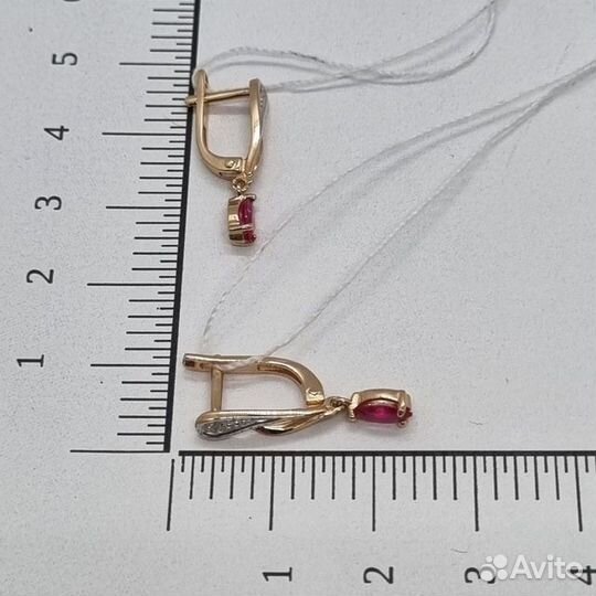 Золотые серьги с камнем