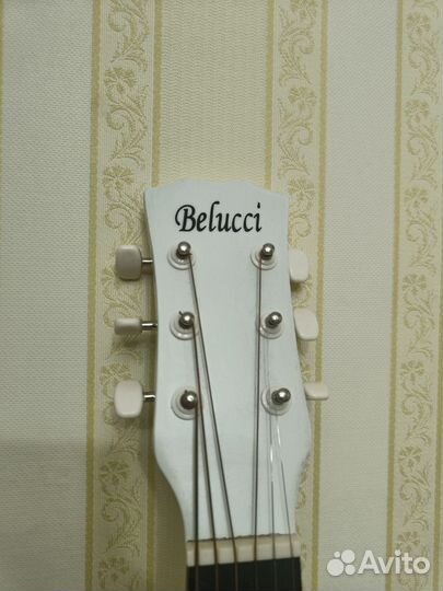 Акустическая гитара