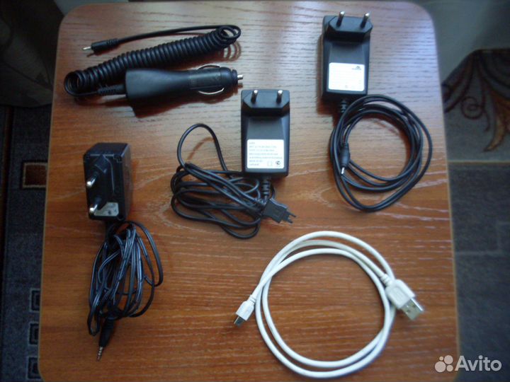 Зарядные устройства.Наушники