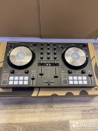 DJ-контроллер Traktor Kontrol S2