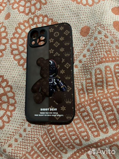 Чехлы на iPhone 13