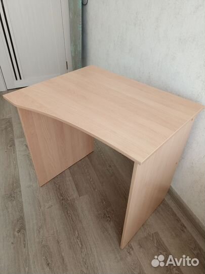 Письменный стол