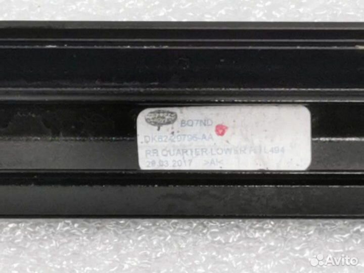 Молдинг крыла задний правый Land Rover Range Rover